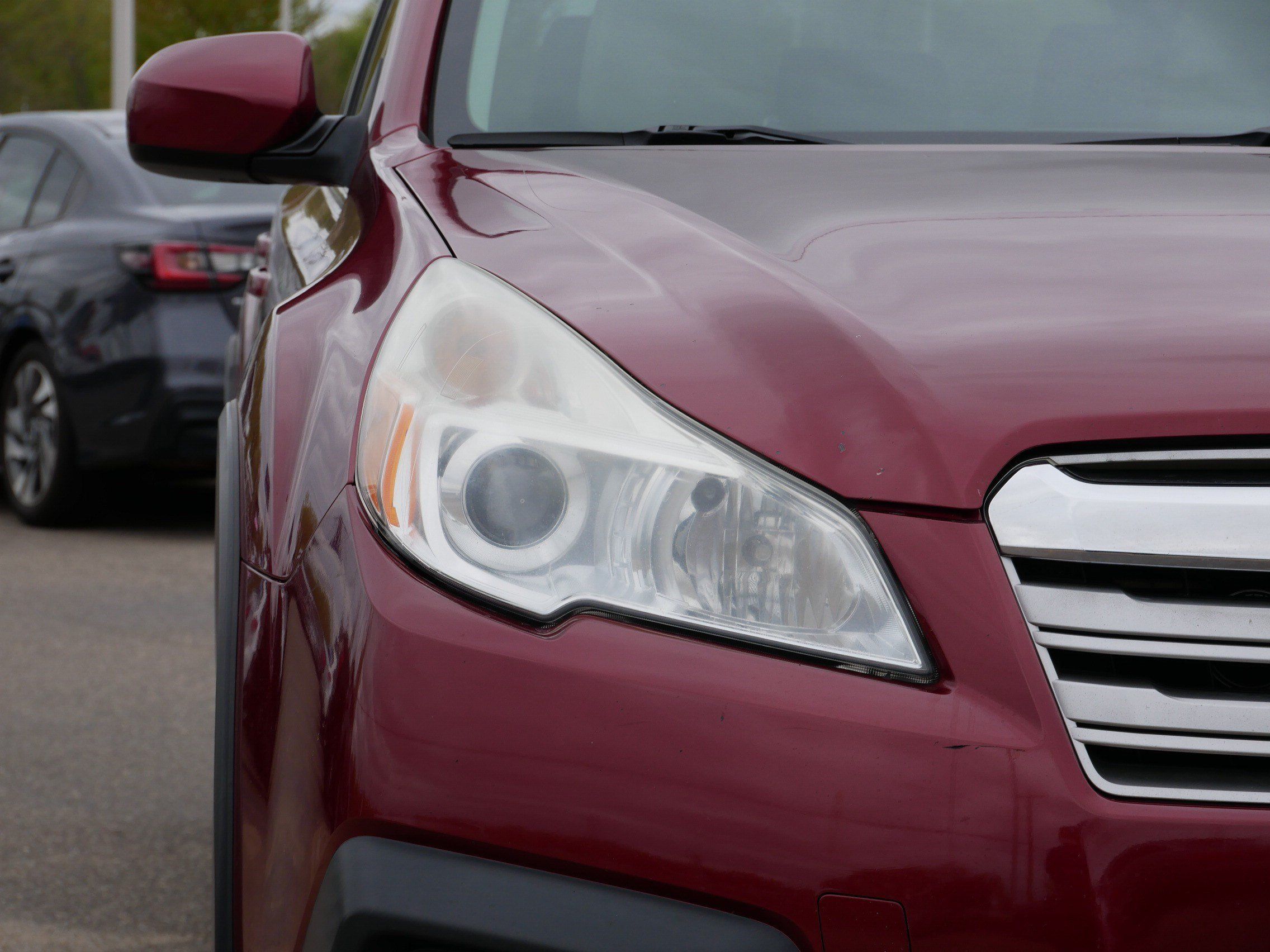 Used 2013 Subaru Outback 3.6R Limited w/ Moonroof Pkg AWD/4WD image 16