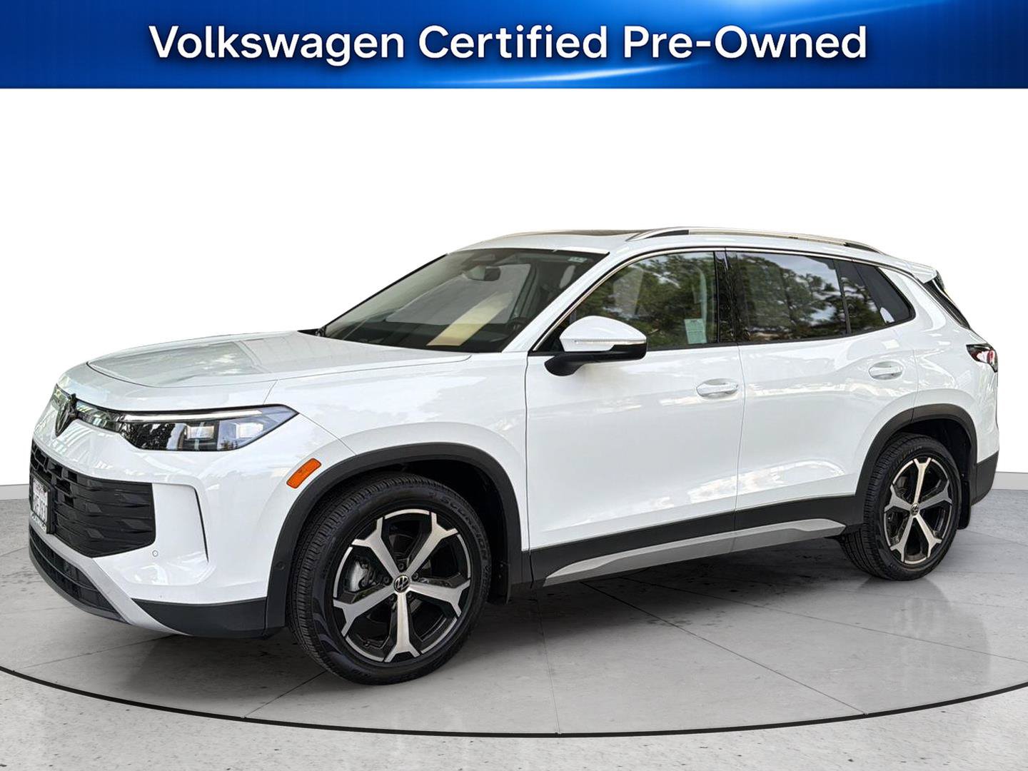 Certified 2026 Volkswagen Tiguan SE w/ Panoramic Sunroof Package FWD image 1