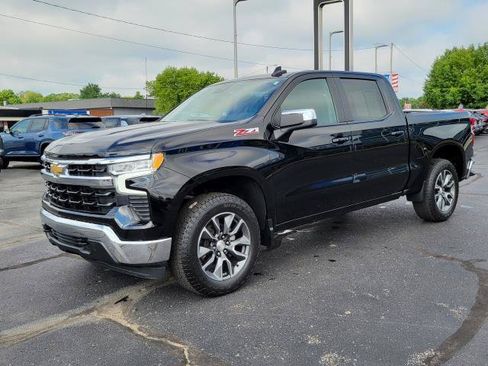 Used 2023 Chevrolet Silverado 1500 LT w/ Z71 Off-Road Package AWD/4WD image 4