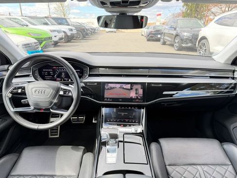Used 2020 Audi S8 L image 18