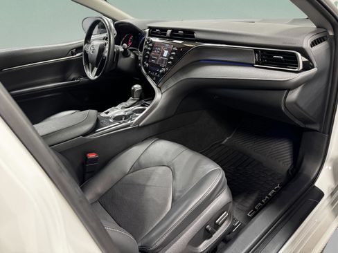 Used 2020 Toyota Camry XSE image 12