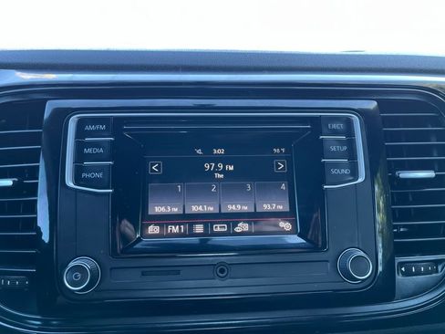 Used 2016 Volkswagen Beetle 1.8T Classic image 30