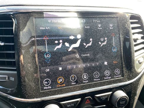 Used 2021 Jeep Grand Cherokee Limited w/ Luxury Group II image 23