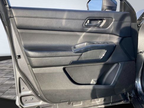 Certified 2024 Nissan Pathfinder SV image 23