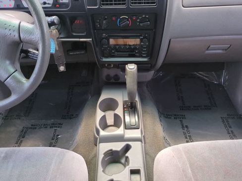 Used 2002 Toyota Tacoma PreRunner RWD image 18