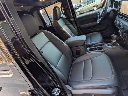 New 2026 Jeep Gladiator Sahara image 28