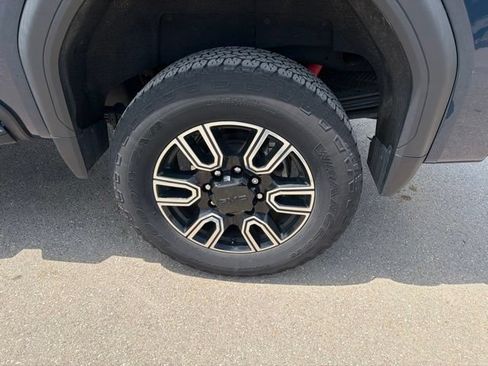 Used 2020 GMC Sierra 2500 AT4 w/ AT4 Premium Package AWD/4WD image 9