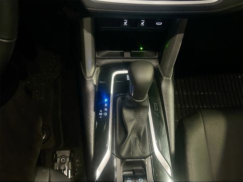 Used 2025 Toyota Corolla Cross XLE image 17