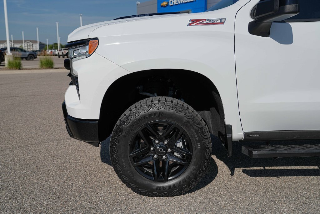 Used 2025 Chevrolet Silverado 1500 LT Trail Boss w/ Convenience Package II AWD/4WD image 12