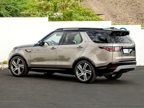 Used 2025 Land Rover Discovery Metropolitan Edition AWD/4WD image 9