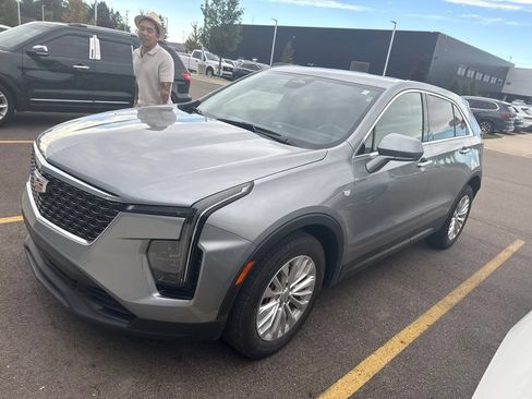 Used 2024 Cadillac XT4 Luxury w/ Cold Weather Package FWD image 1