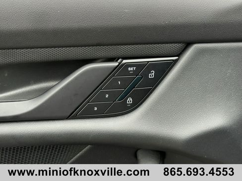 Used 2023 Porsche Taycan image 13