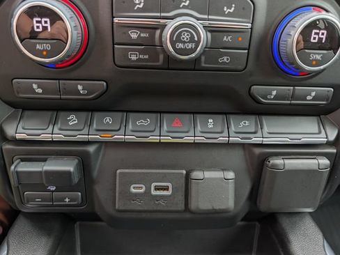 Used 2022 Chevrolet Silverado 1500 RST AWD/4WD image 30