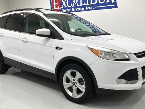 Used 2016 Ford Escape SE w/ Equipment Group 201A AWD/4WD image 2
