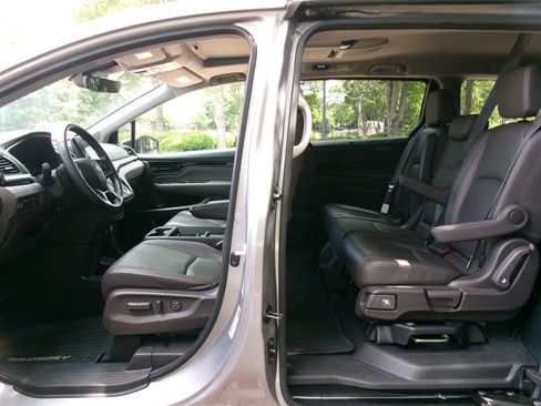 Used 2023 Honda Odyssey Touring image 16
