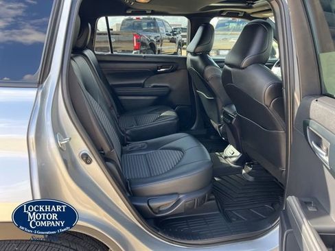 Used 2021 Toyota Highlander XSE image 26