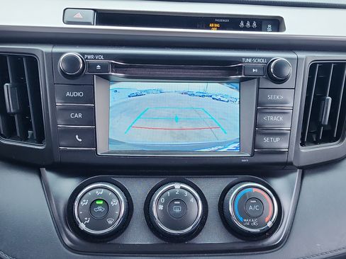 Used 2018 Toyota RAV4 LE image 23