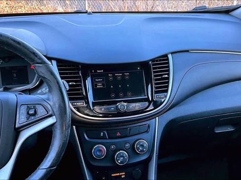 Used 2019 Chevrolet Trax LT w/ LT Convenience Package image 7