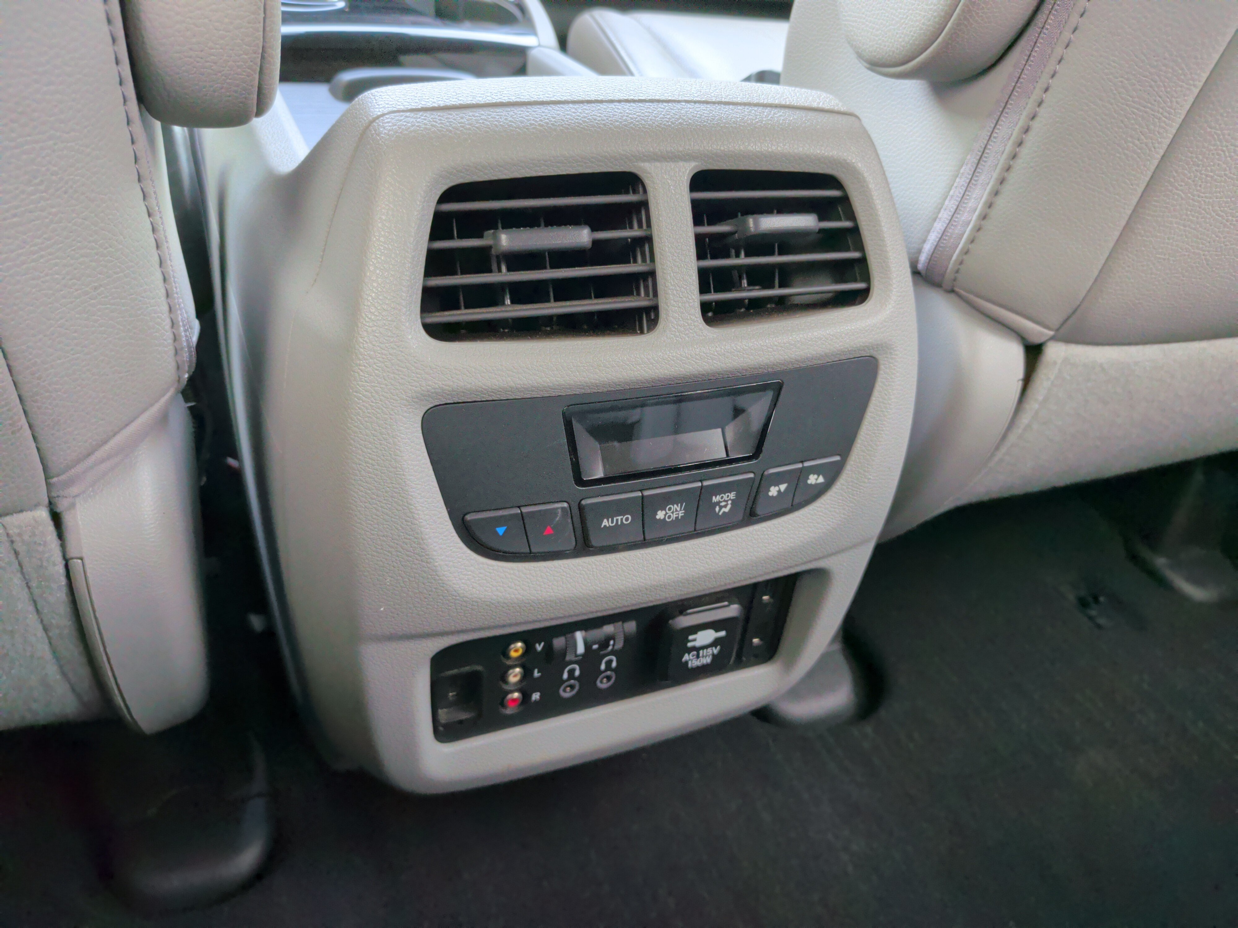 Used 2016 Honda Pilot Touring image 36