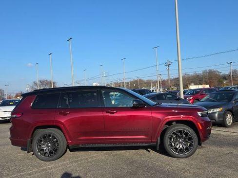 Used 2025 Jeep Grand Cherokee L Summit w/ Obsidian Package image 4