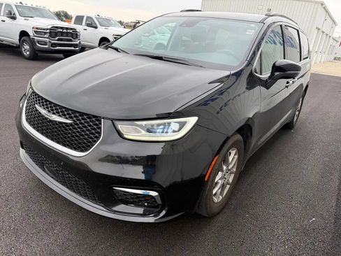 Used 2021 Chrysler Pacifica Touring w/ Cold Weather Group FWD image 4