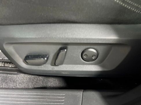 Used 2025 Nissan Rogue SV FWD image 21