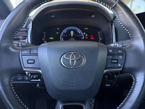 Used 2025 Toyota Camry SE FWD image 24