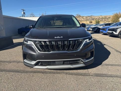 Used 2023 Kia Carnival EX image 2