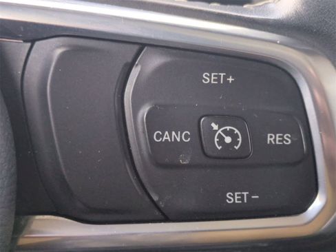 Used 2020 Jeep Wrangler Unlimited Sahara image 24