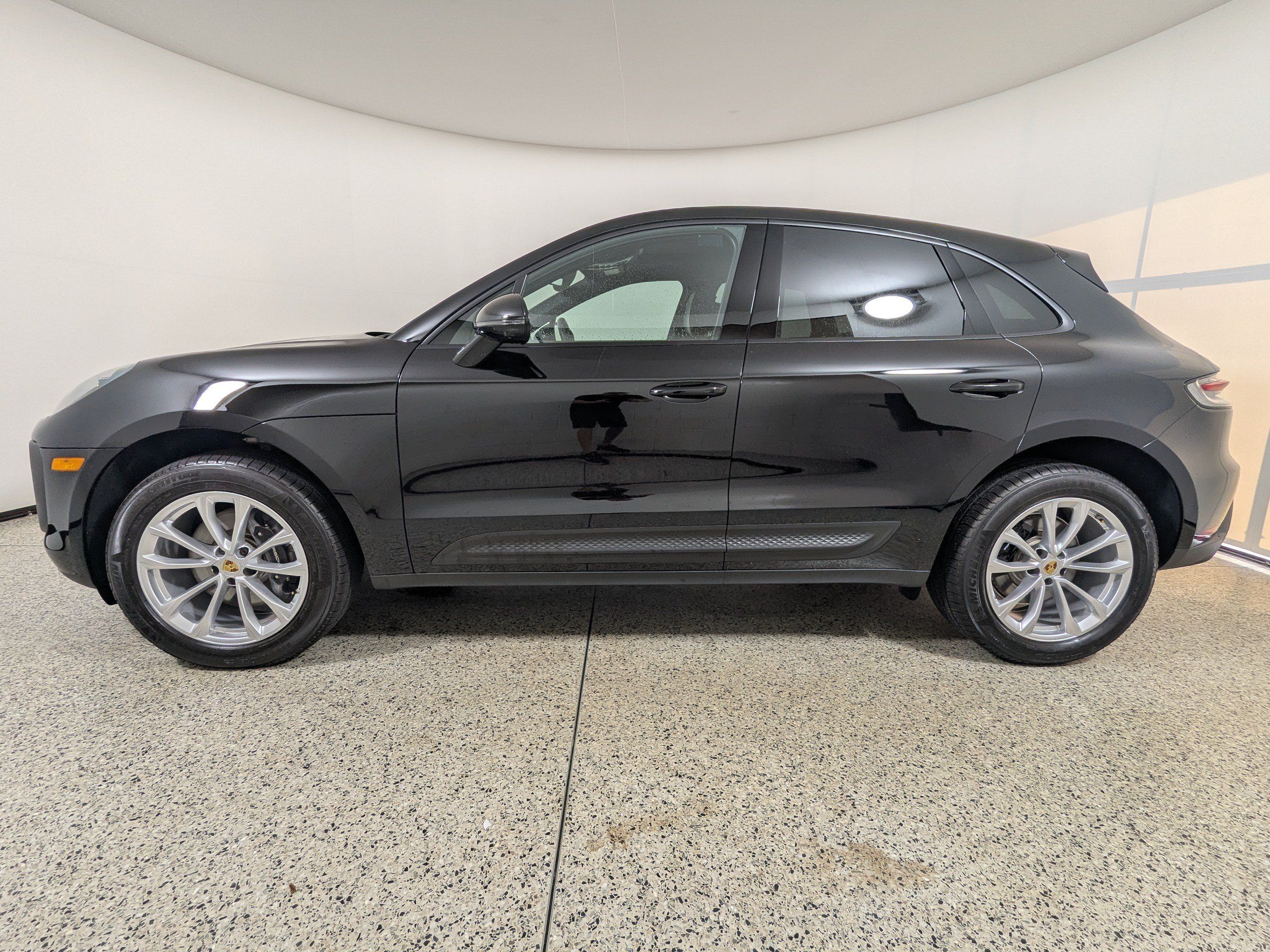 Used 2026 Porsche Macan AWD/4WD image 4