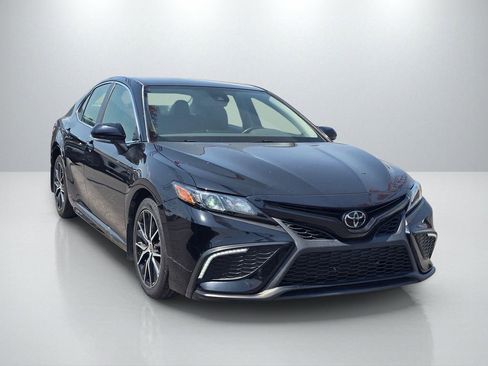 Used 2022 Toyota Camry SE FWD image 3