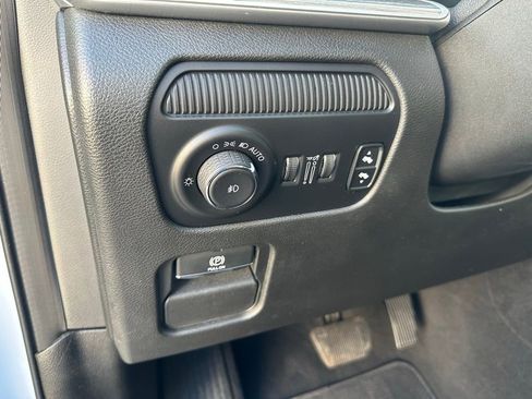 Used 2024 Jeep Wagoneer L Series III w/ Flexible Seating Group AWD/4WD image 16
