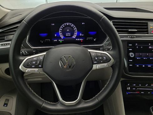 Used 2022 Volkswagen Tiguan SE w/ Panoramic Sunroof Package FWD image 22
