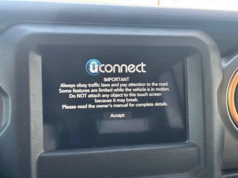 Used 2018 Jeep Wrangler Unlimited Rubicon AWD/4WD image 11