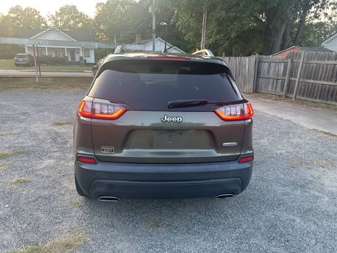 Used 2019 Jeep Cherokee Latitude Plus w/ Comfort/Convenience Group FWD image 5
