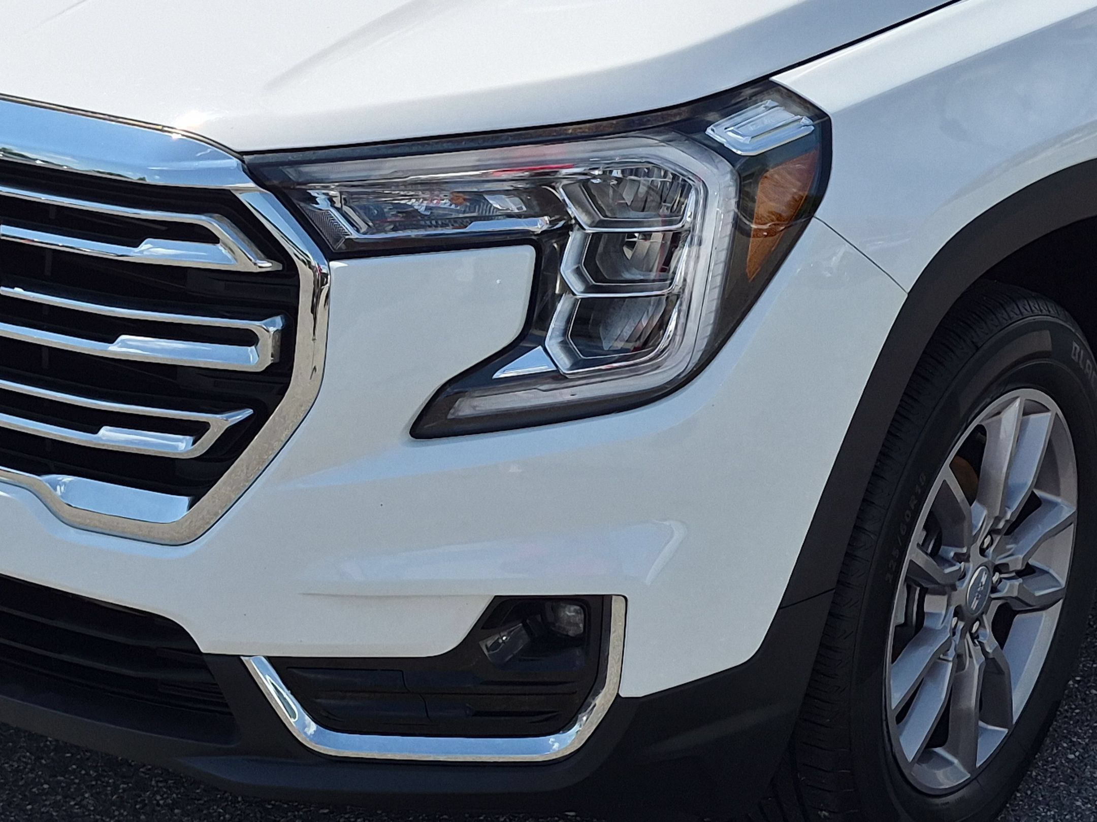 Used 2024 GMC Terrain SLT AWD/4WD image 9