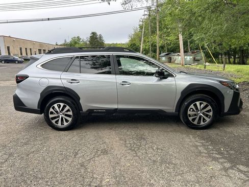 Certified 2025 Subaru Outback Premium w/ Popular Package #1 AWD/4WD image 9
