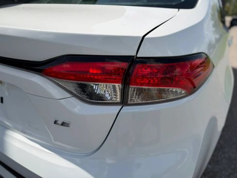 Used 2020 Toyota Corolla LE FWD image 20