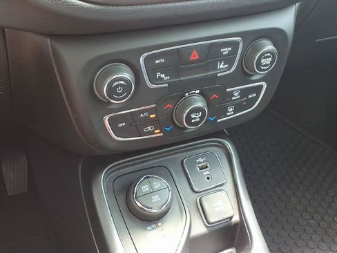Used 2020 Jeep Compass Trailhawk w/ Cold Weather Group AWD/4WD image 7