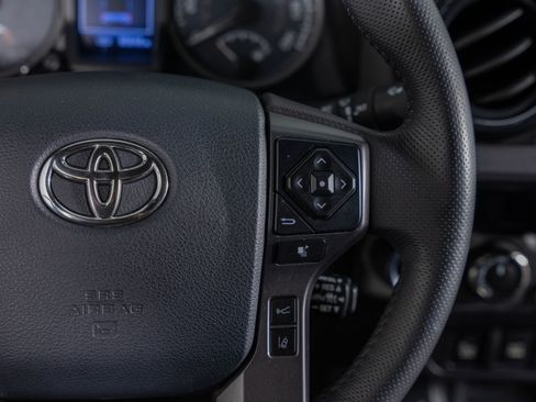 Used 2018 Toyota Tacoma TRD Off-Road w/ Technology Package image 30