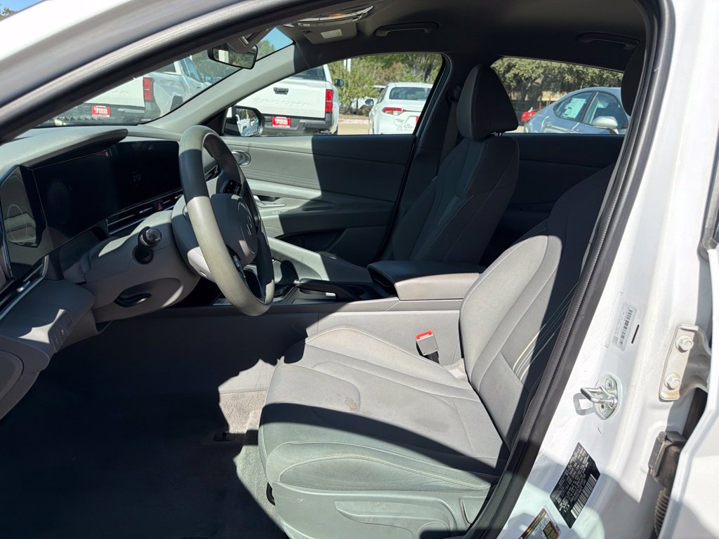 Used 2024 Hyundai Elantra SEL FWD image 18