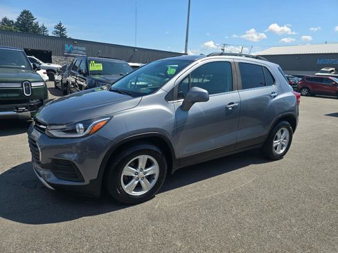 Used 2019 Chevrolet Trax LT FWD image 3