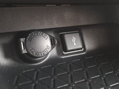 Used 2021 Toyota RAV4 LE image 27