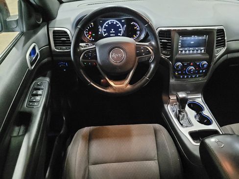 Used 2020 Jeep Grand Cherokee Laredo AWD/4WD image 22