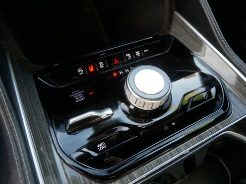 Used 2022 Jeep Wagoneer Series III image 30