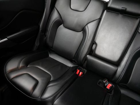 Used 2022 Jeep Cherokee Limited image 12