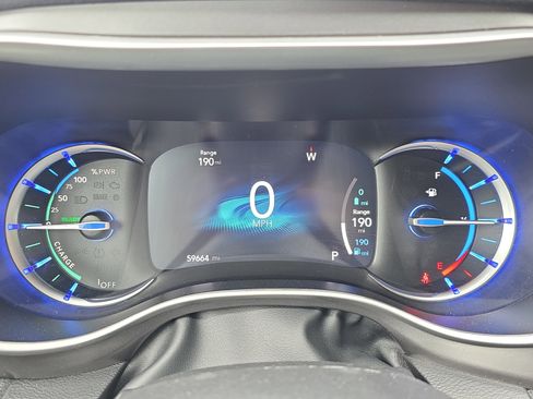 Used 2024 Chrysler Pacifica Limited FWD image 7