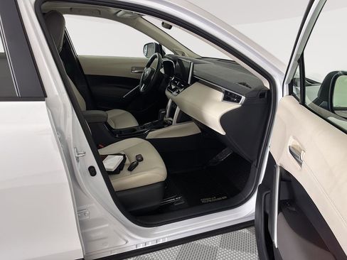 Used 2023 Toyota Corolla Cross XLE w/ Convenience Package image 22