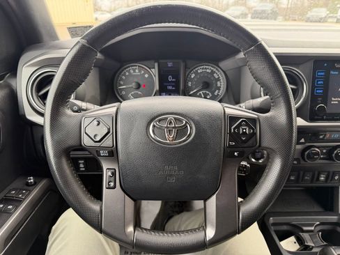 Used 2017 Toyota Tacoma TRD Sport w/ Premium & Technology Package image 13