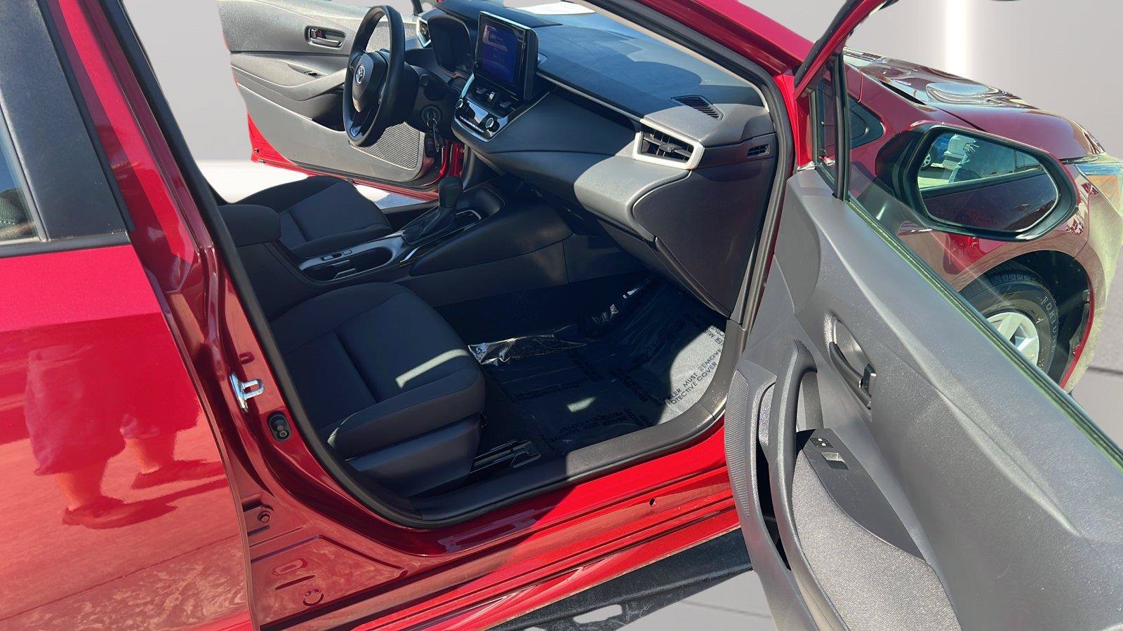 Used 2025 Toyota Corolla LE FWD image 14